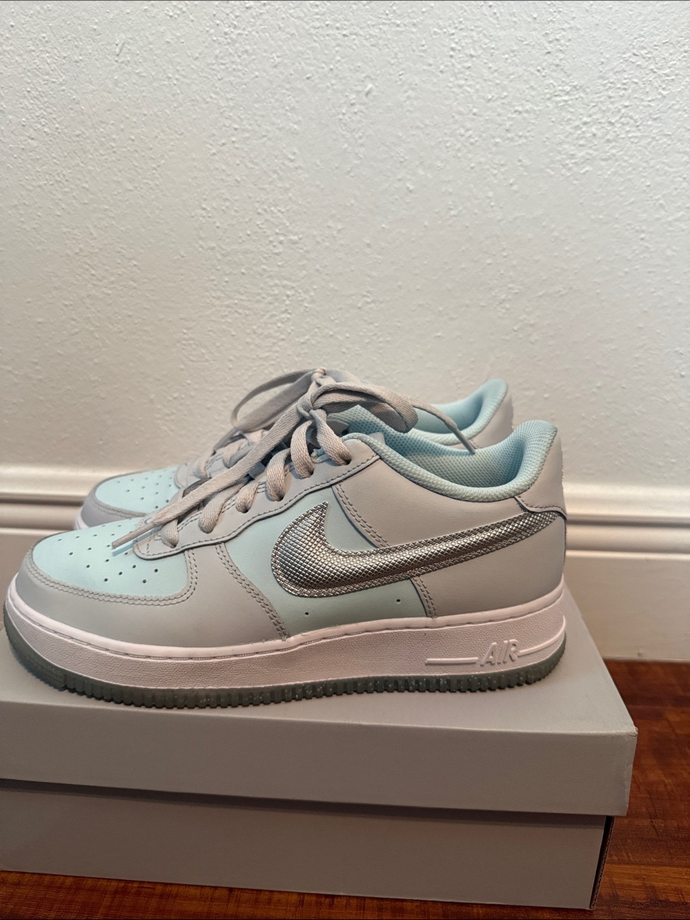 Nike Women’s Air Force 1 Low — Light Mint & Light Gray